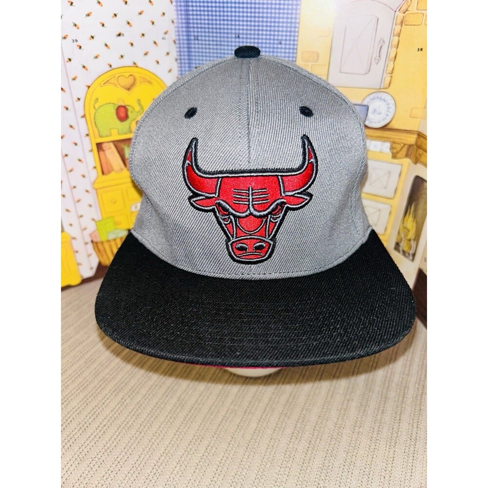 Mitchell Ness Chicago Bulls Gray Snapback Hat